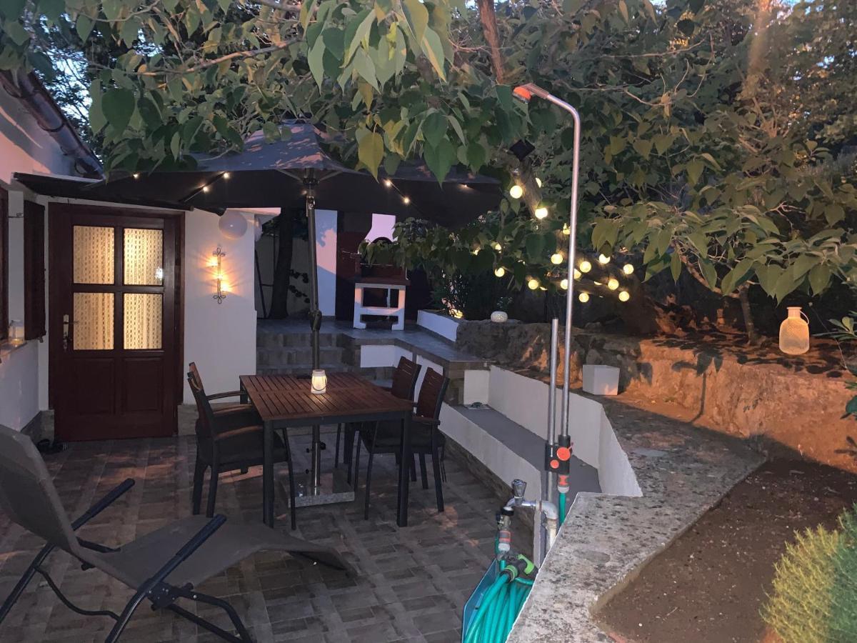 Holiday Home Cesarica Karlobag Luaran gambar