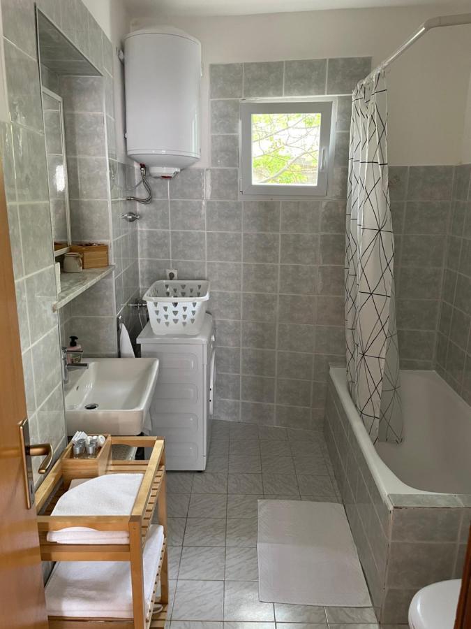 Holiday Home Cesarica Karlobag Luaran gambar
